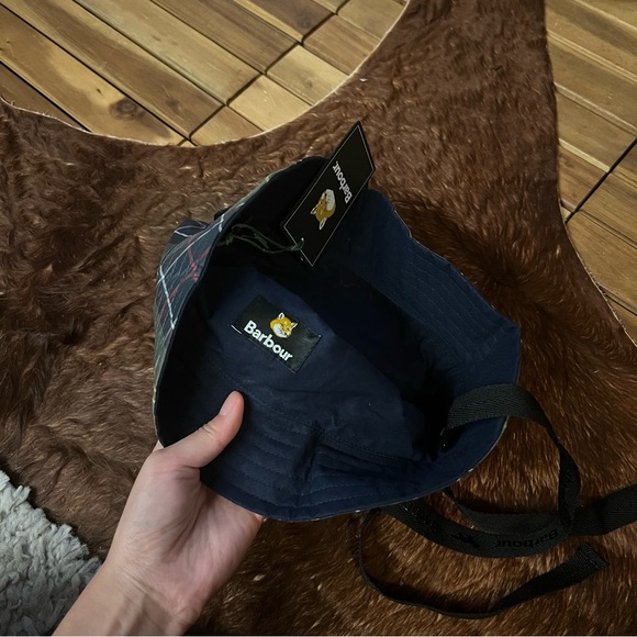 NWT Barbour and Maison Kitsune collab bucket hat - Picture 4 of 6